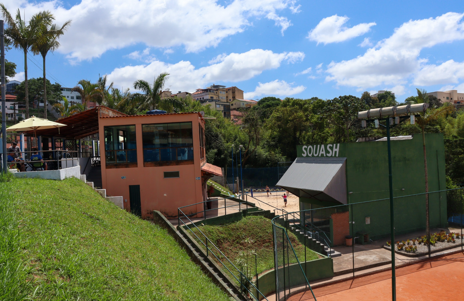 Vista da quadra de squash e dos espaços do Oeste Clube